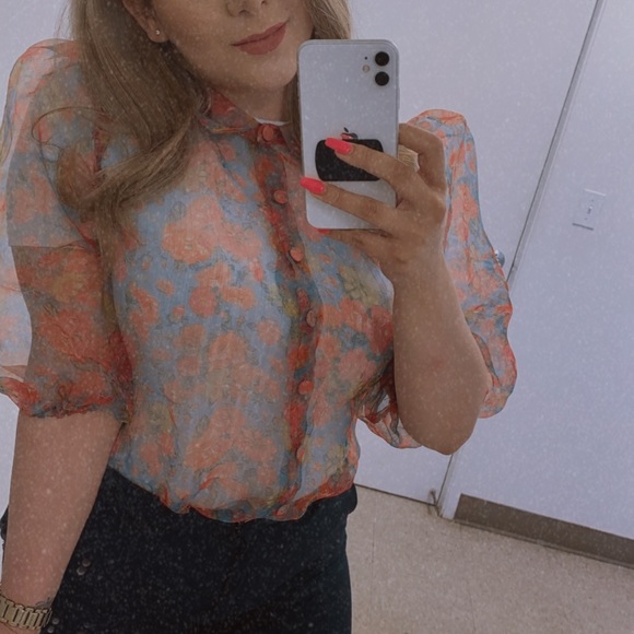 Cute top - Picture 3 of 4